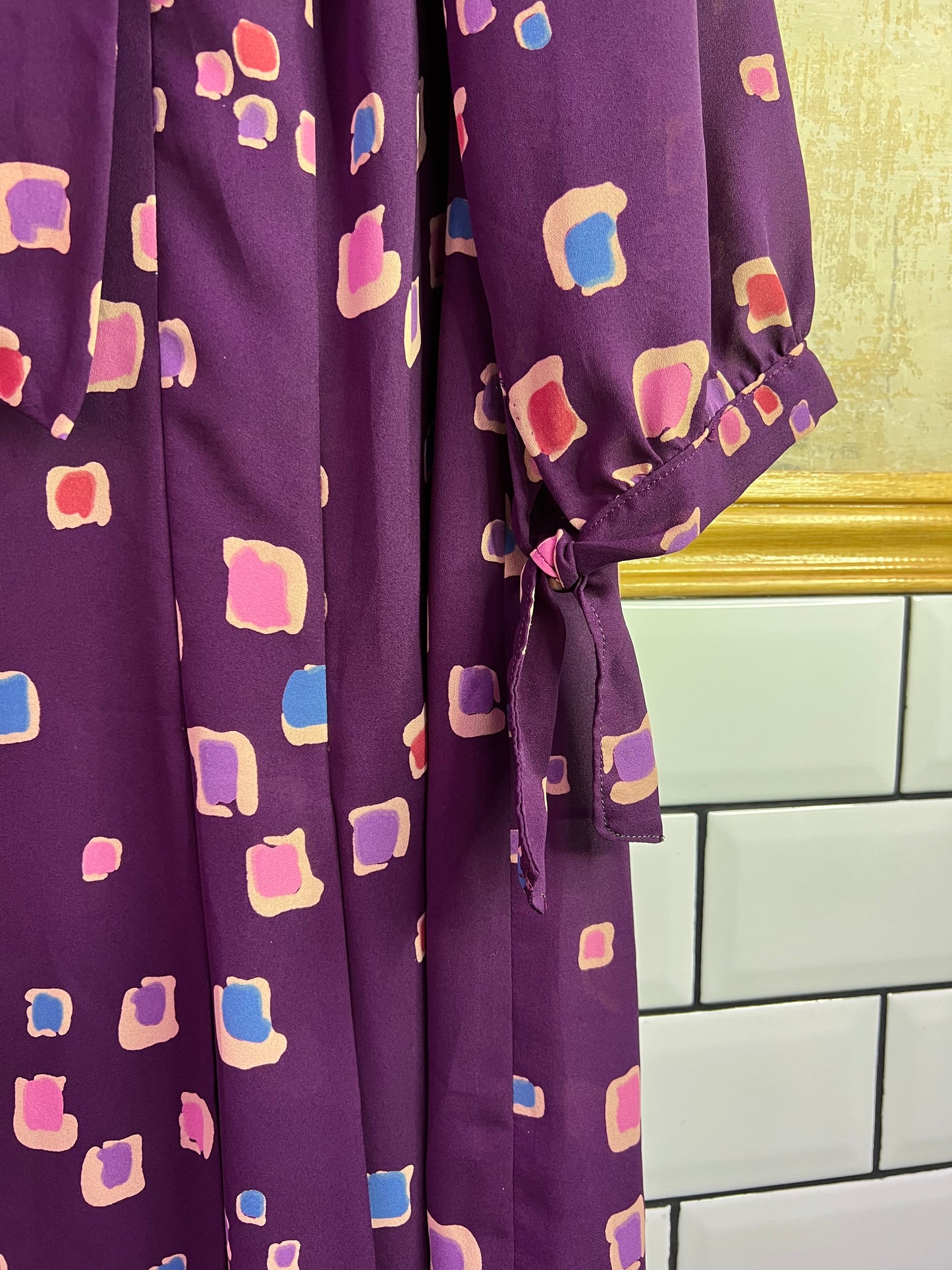 Robe vintage mauve motifs graphiques