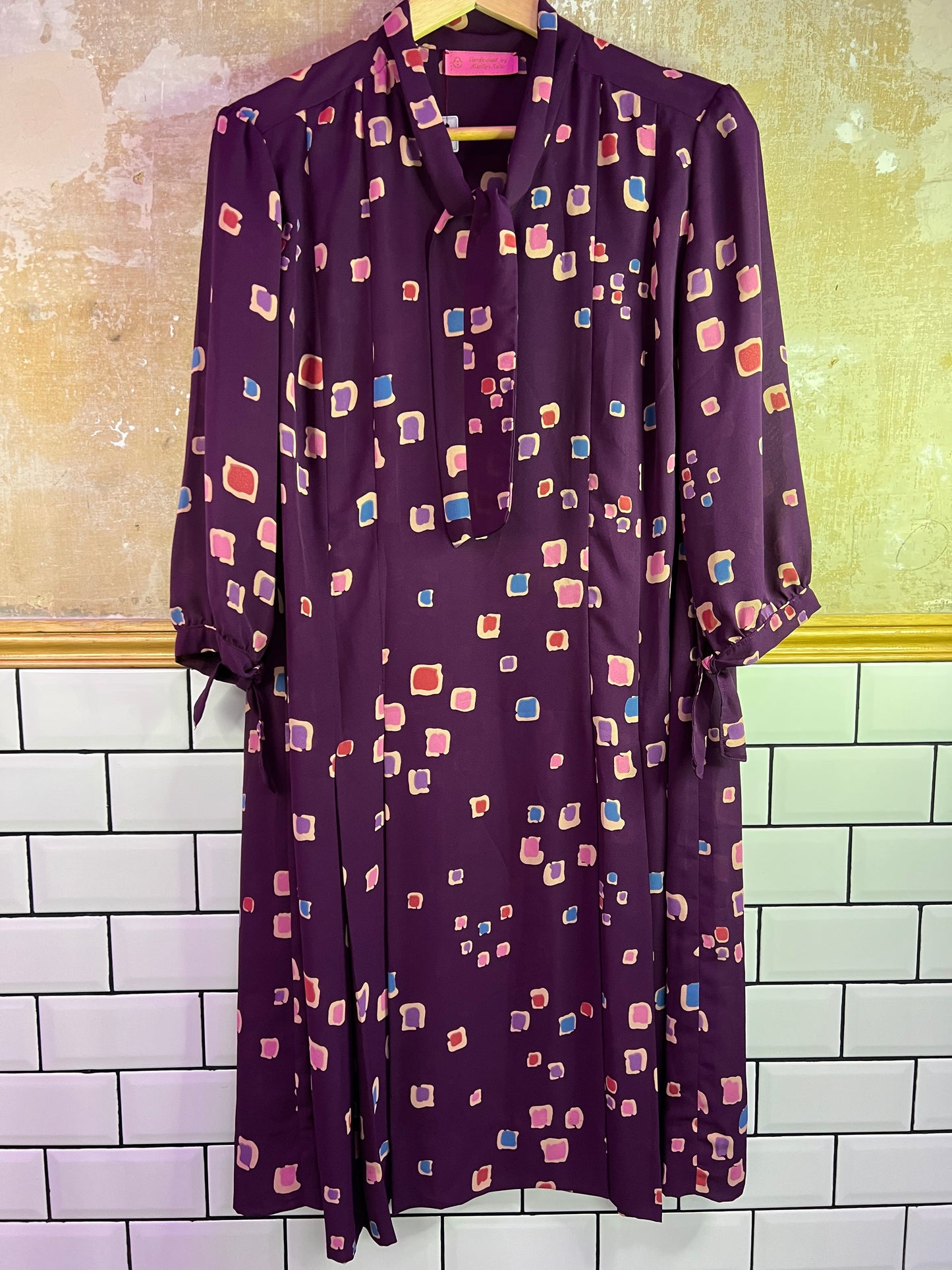 Robe vintage mauve motifs graphiques