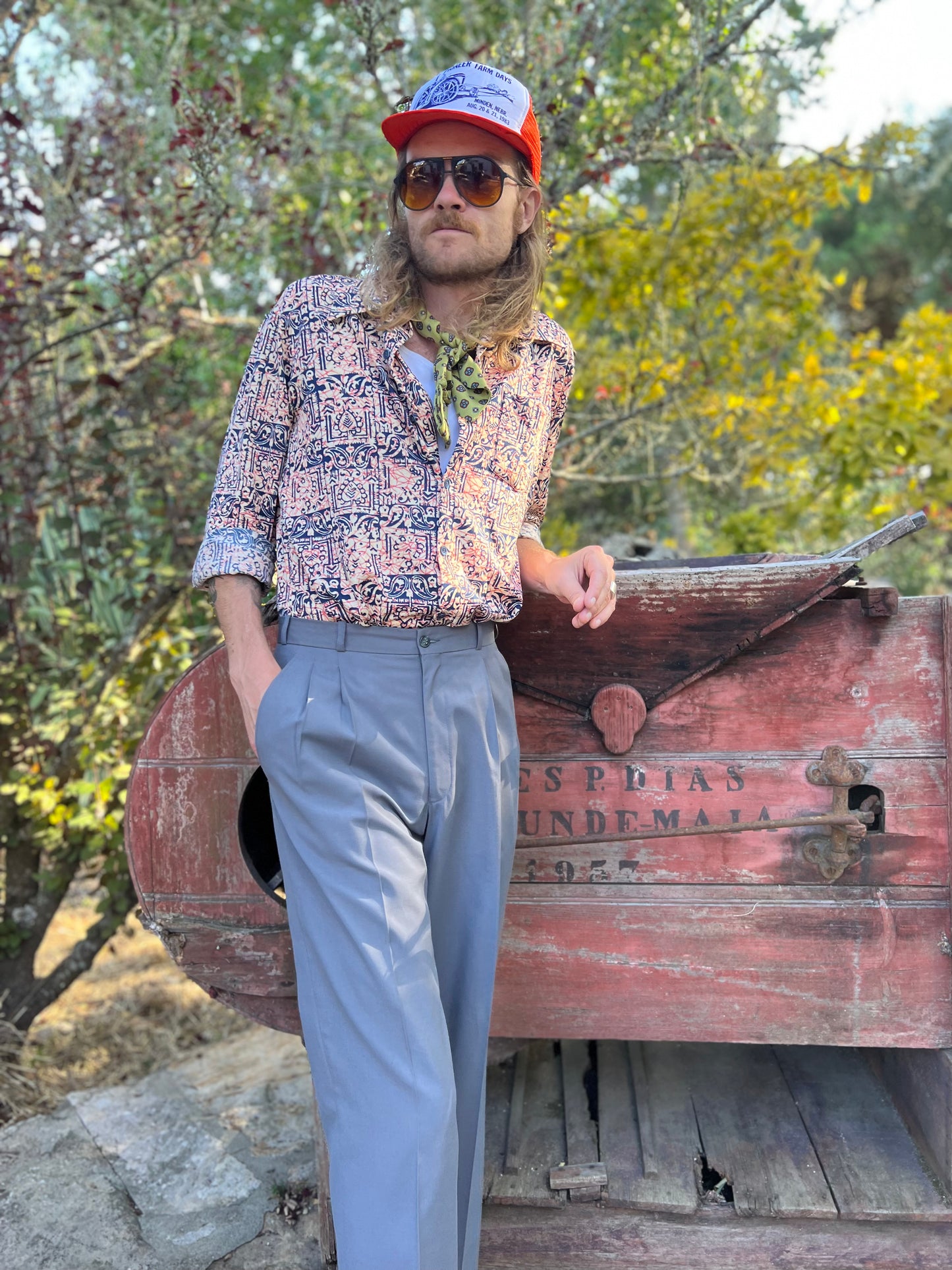 Pantalon gris à pinces taille haute