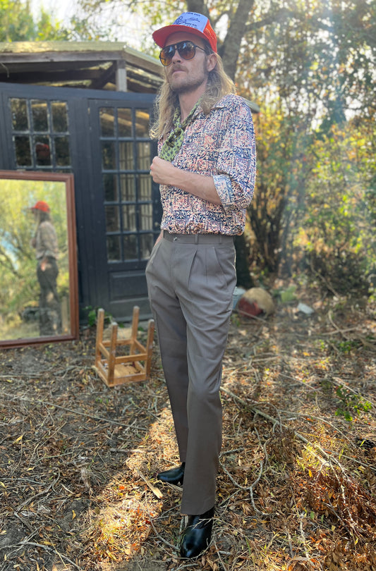Pantalon marron à pinces taille haute