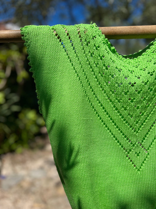 Janas vert petit pull sans manche tricoté main